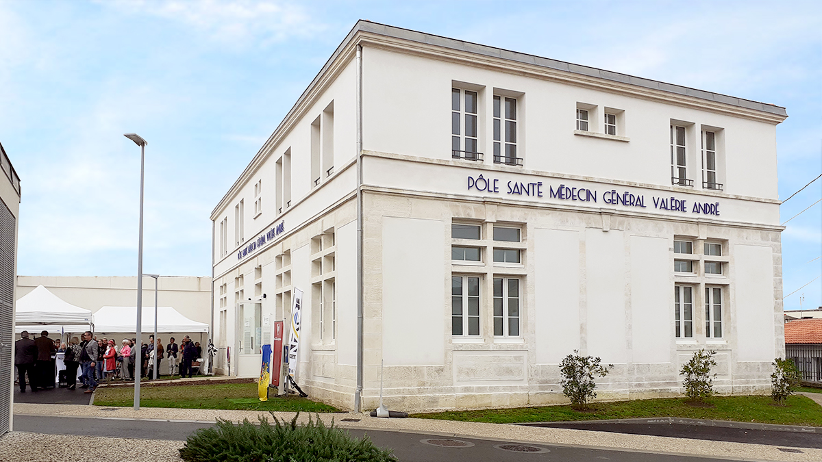 Iléana POPEA / Réhabilitation de l'ancienne école Jules ferry en Pôle santé à Royan