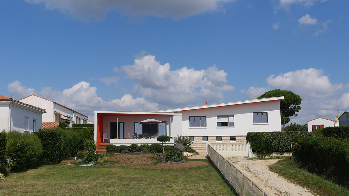 Iléana POPEA / Villa CH. - Extension et rénovation d'une villa années 50