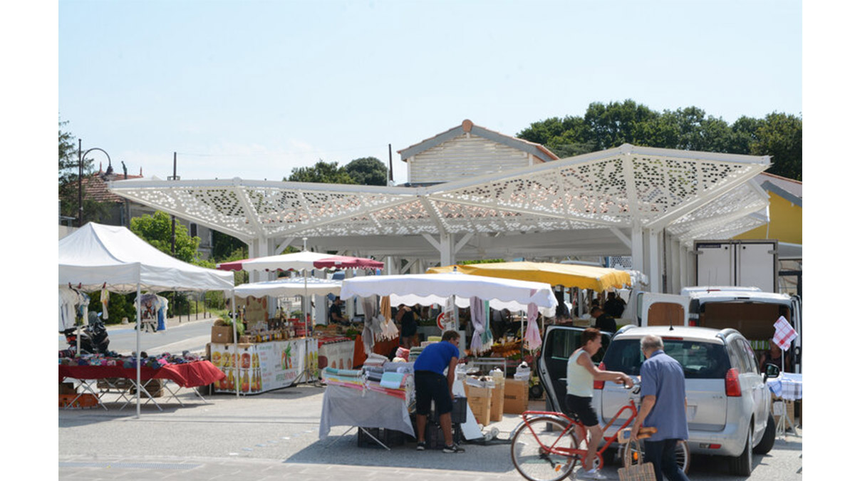 Iléana POPEA / Halles et cases commerciales des Mathes
