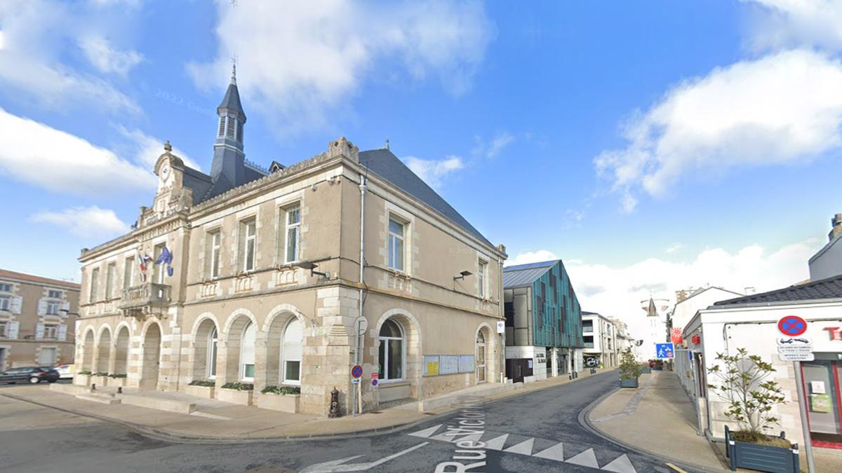 Halles de Neuville de Poitou - Reconstruction