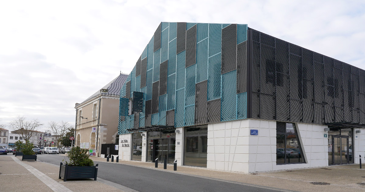 Iléana POPEA / Halles de Neuville de Poitou - Reconstruction